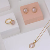 CONJUNTO FACETADO PEROLADO DETALHE GOTA DOURADO